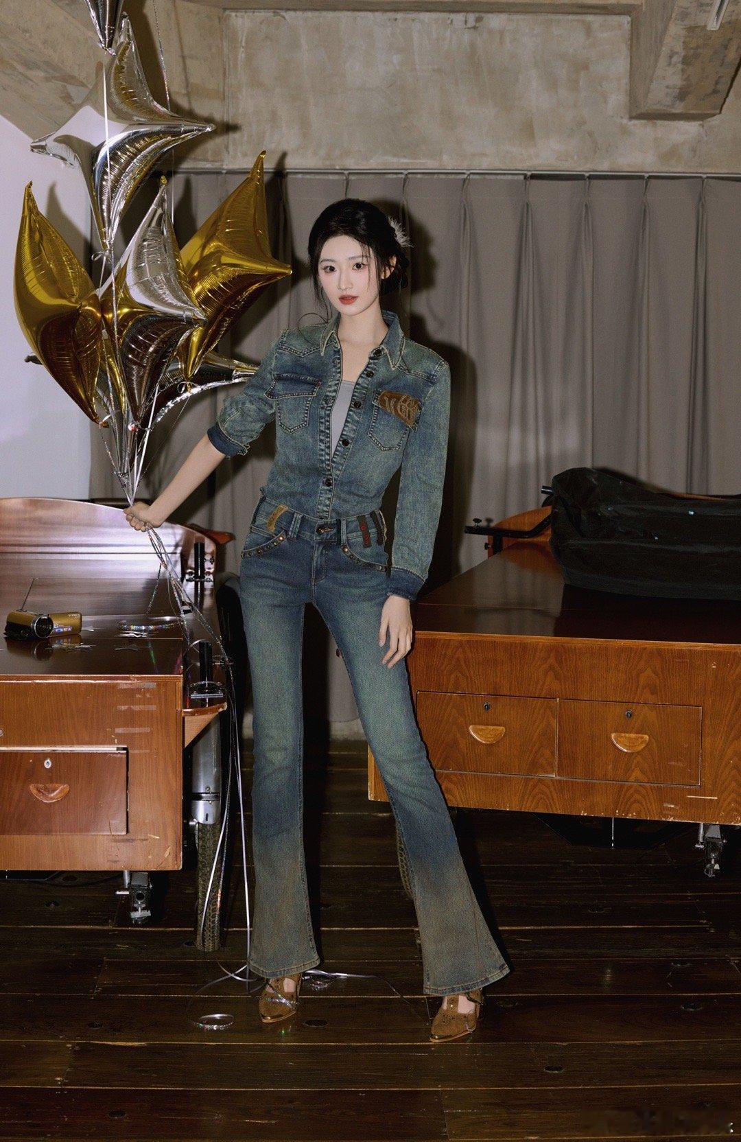 杨雨潼的脑子转速太快了！开箱10秒n个想法，大胆猜测笑翻众人，机灵可爱的样子太圈