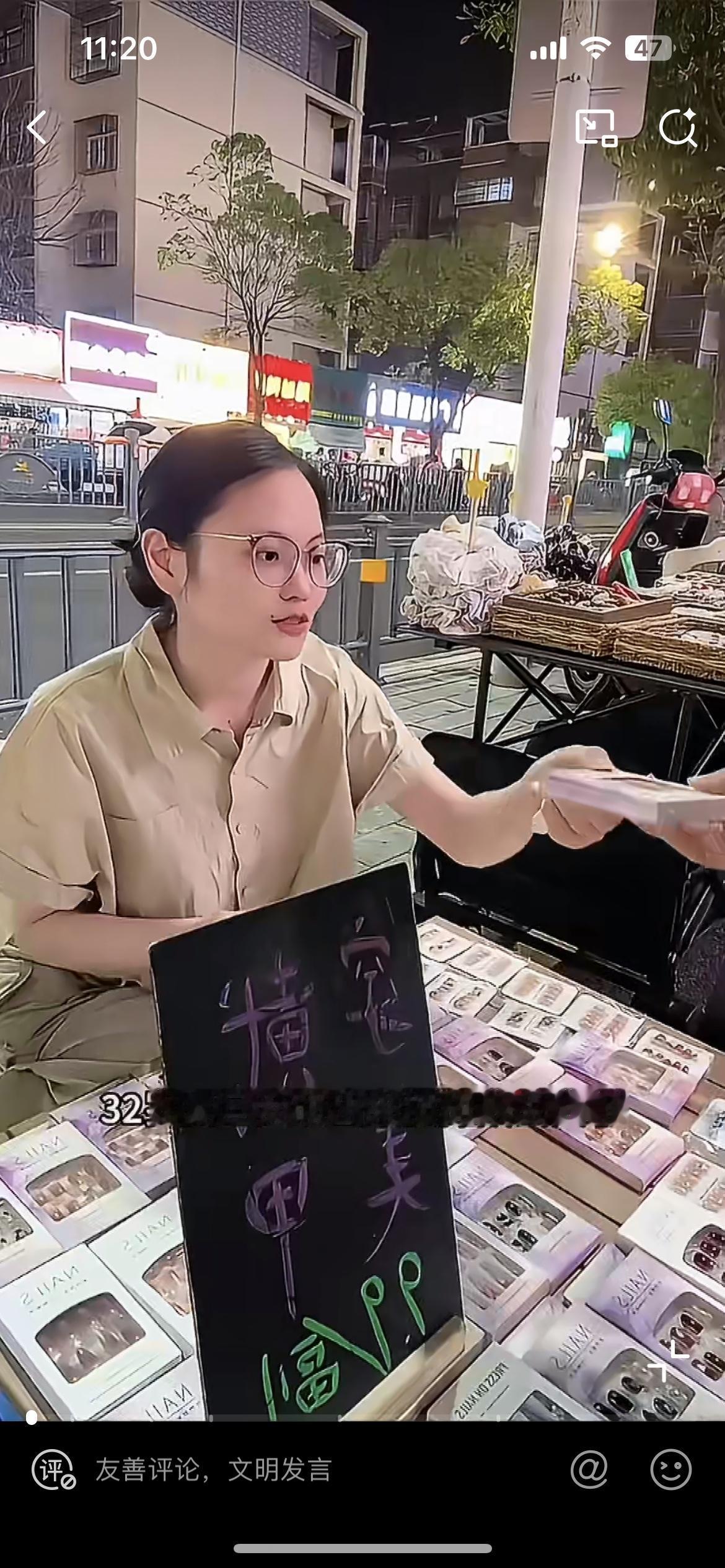 32岁复旦女硕士摆摊不丢人，但是你说一天能挣3000块，那就有点无知加无耻