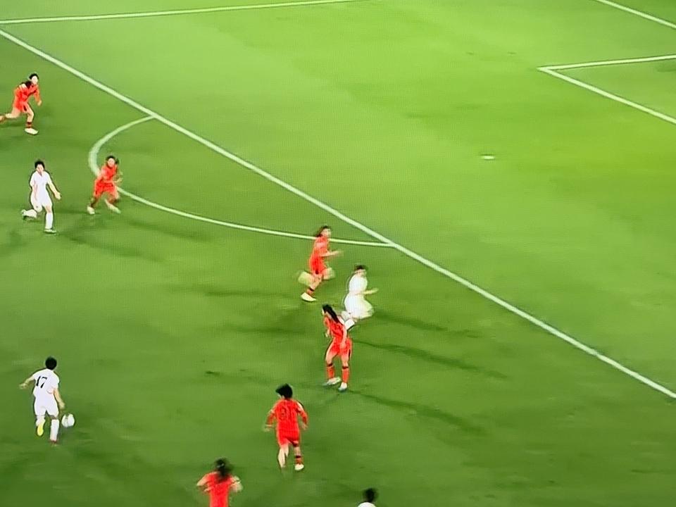 看中国🇨🇳U17女足与朝鲜🇰🇵U17女足比赛感觉朝鲜几个年龄段的足球队