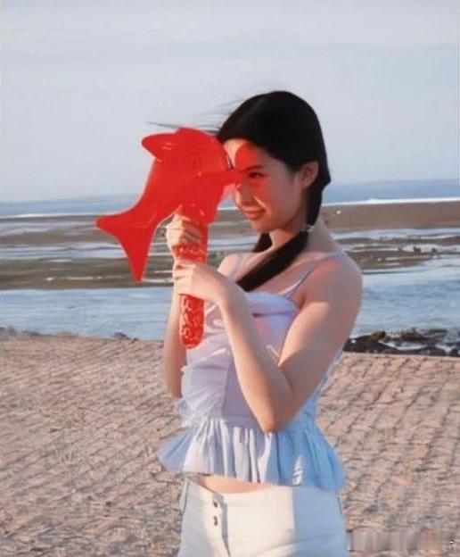 2004年17岁的刘亦菲