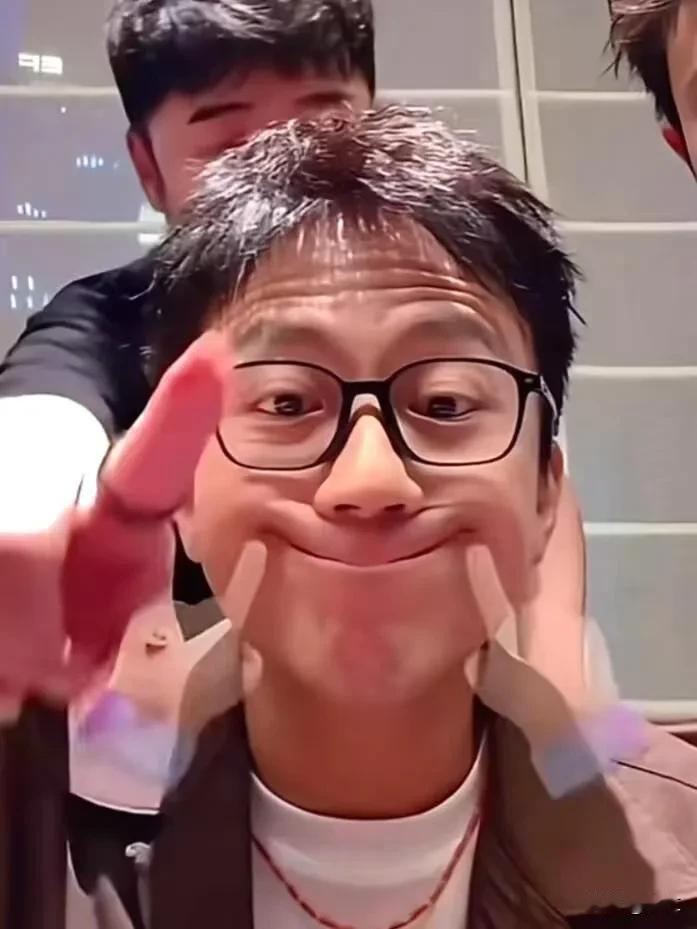 陈赫一觉醒来目瞪口呆没想到邓超仅仅只出现在自己直播间5分钟，能带来这么大蝴蝶效