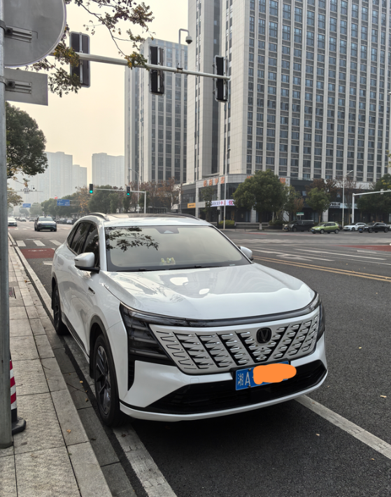 【长安四代CS75PLUS】用车心得【外观内饰空间】外观上来看，四代75P还