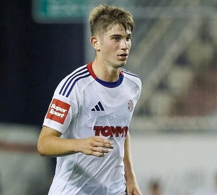 国际米兰即将锁定天才后卫！根据跟队记者马里的消息，奥西里奥已经关注了哈伊杜克1