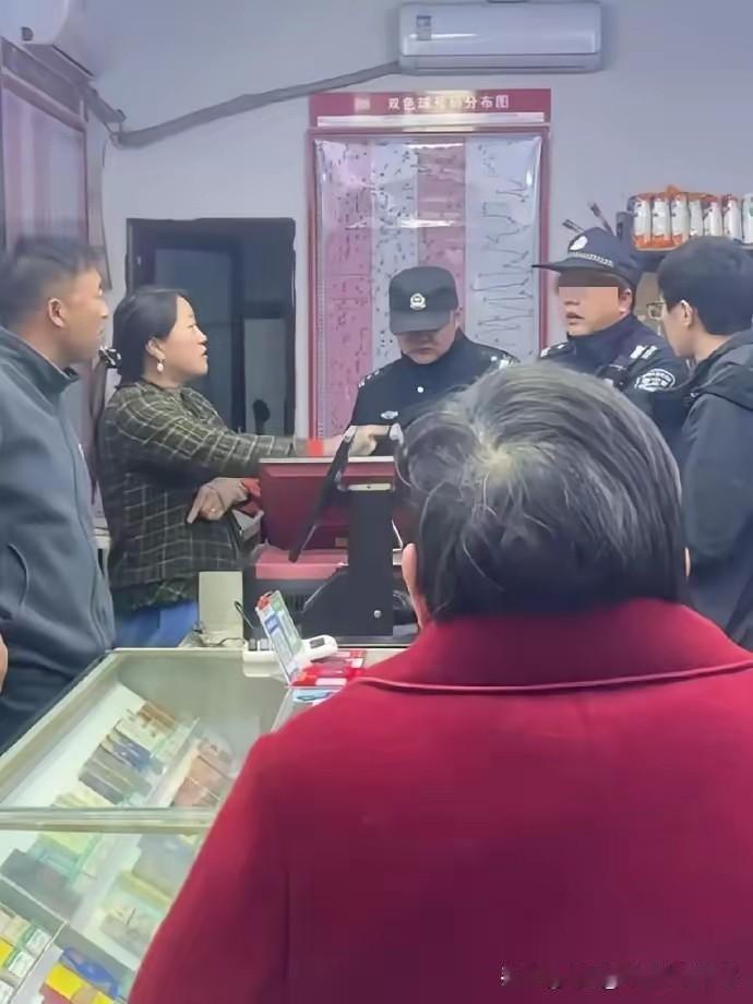 刮中10万大奖，店主竟以“未付钱”拒兑！警察一句话揭穿荒唐逻辑！！2026年1月