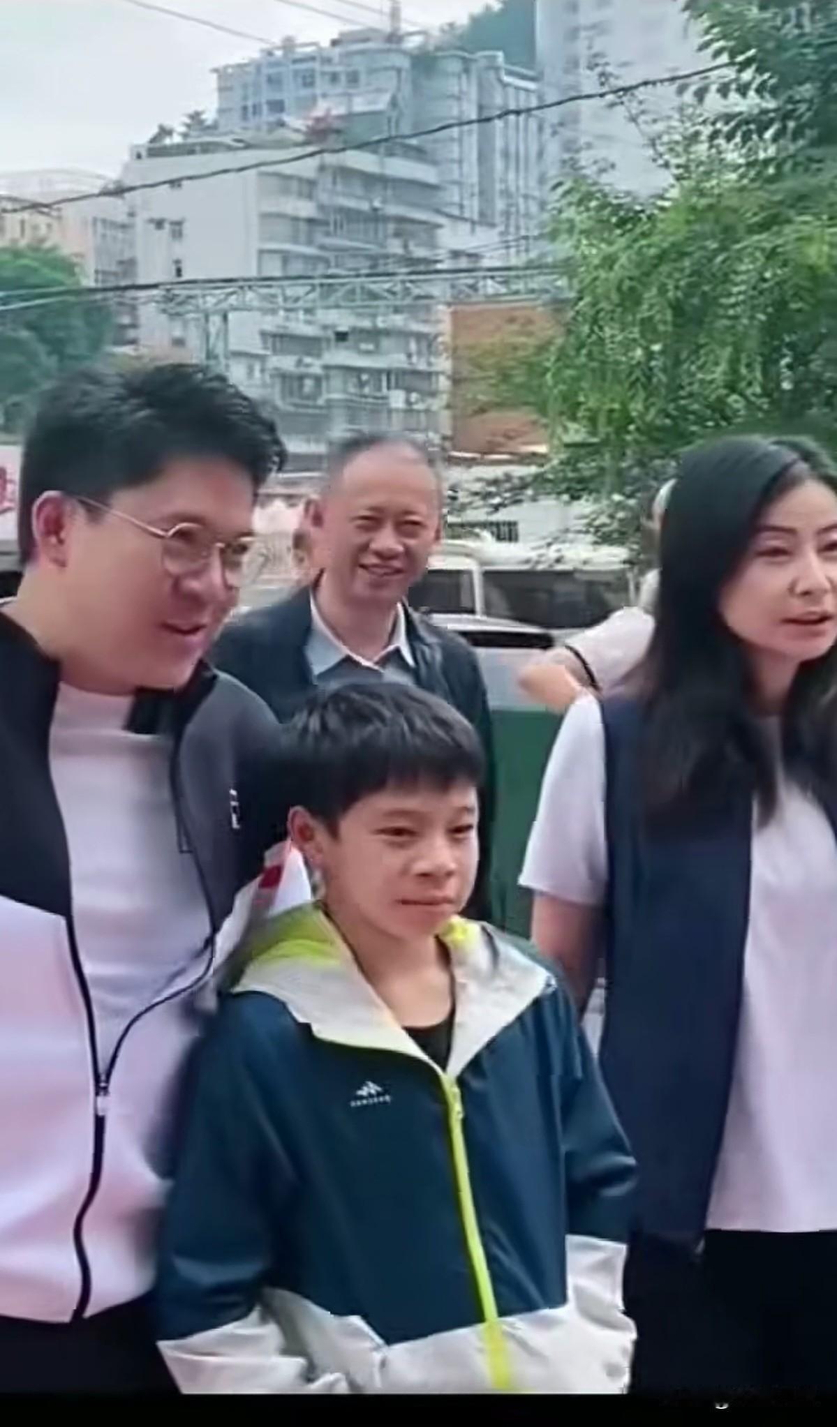 郭晶晶，霍启刚，好幸福一家人。温馨和睦，其乐融融，事业有成，有儿有女，前程似