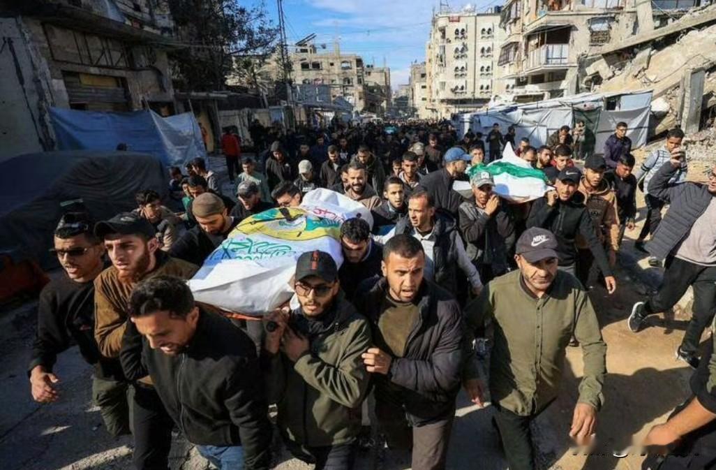 以色列军方13日对加沙城发动空袭，击毙巴勒斯坦伊斯兰抵抗运动（哈马斯）高级指挥官