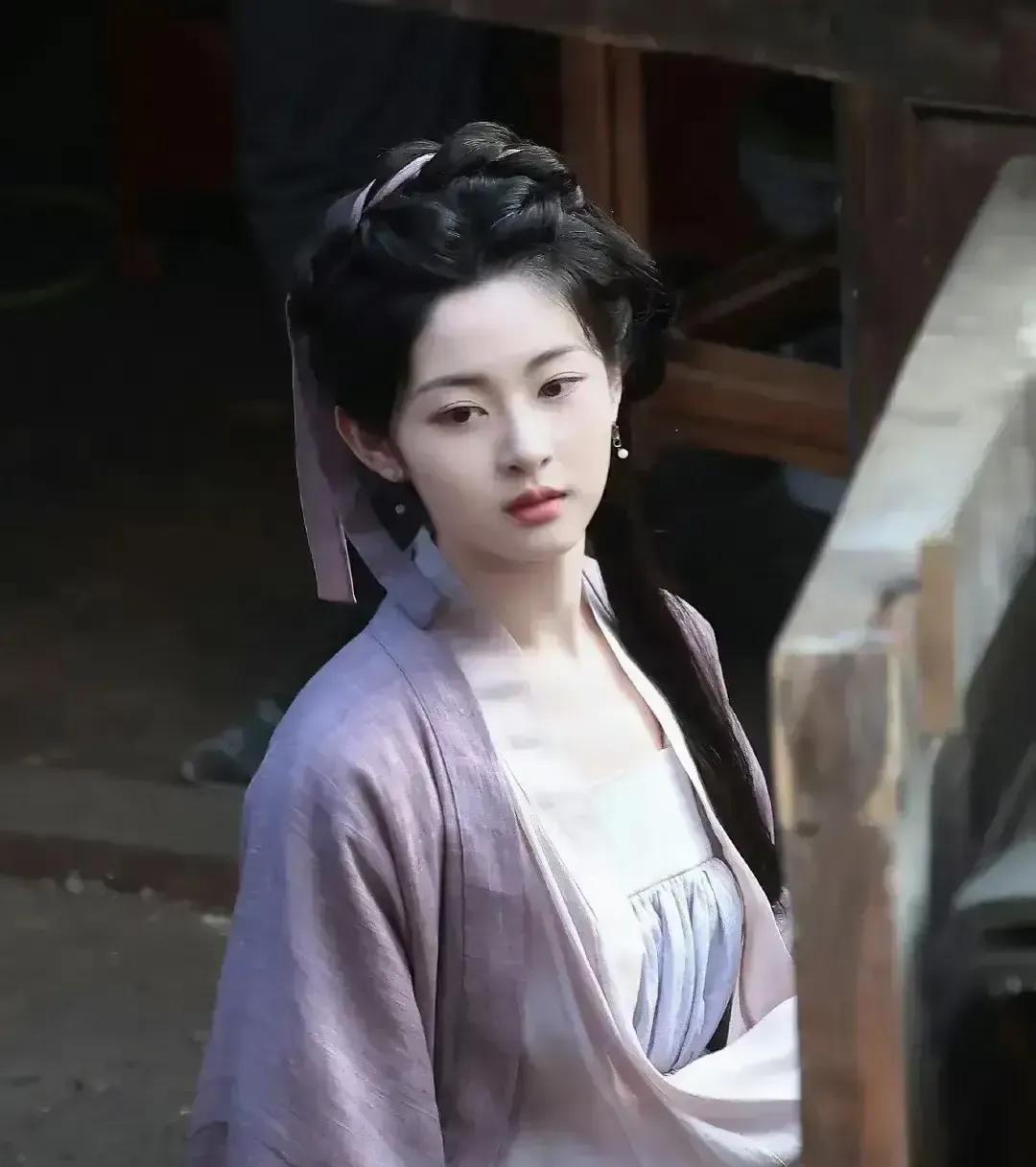 于正说，捧红一个人就像点火，“有人一点就着，有人怎么都点不着。”他点着了白鹿