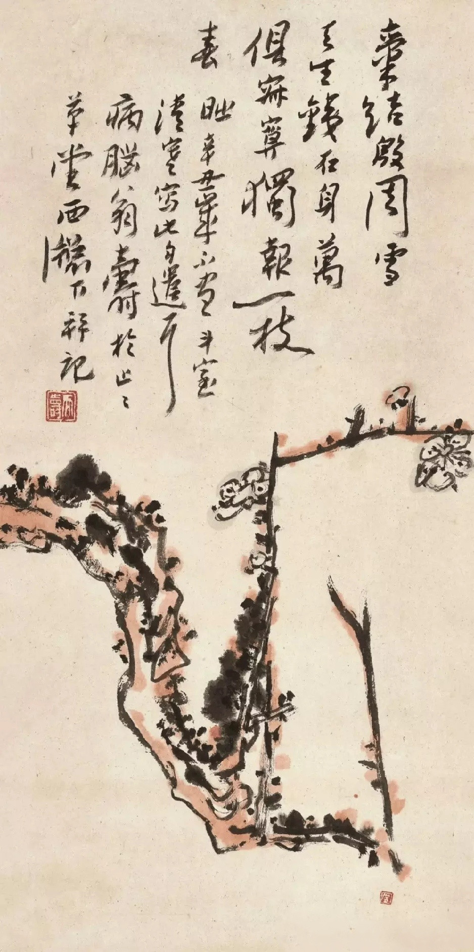 潘天寿的梅花构图清奇古雅，线条笔力雄浑霸悍，线条如银线铁钩，梅花造型常“倒挂”，