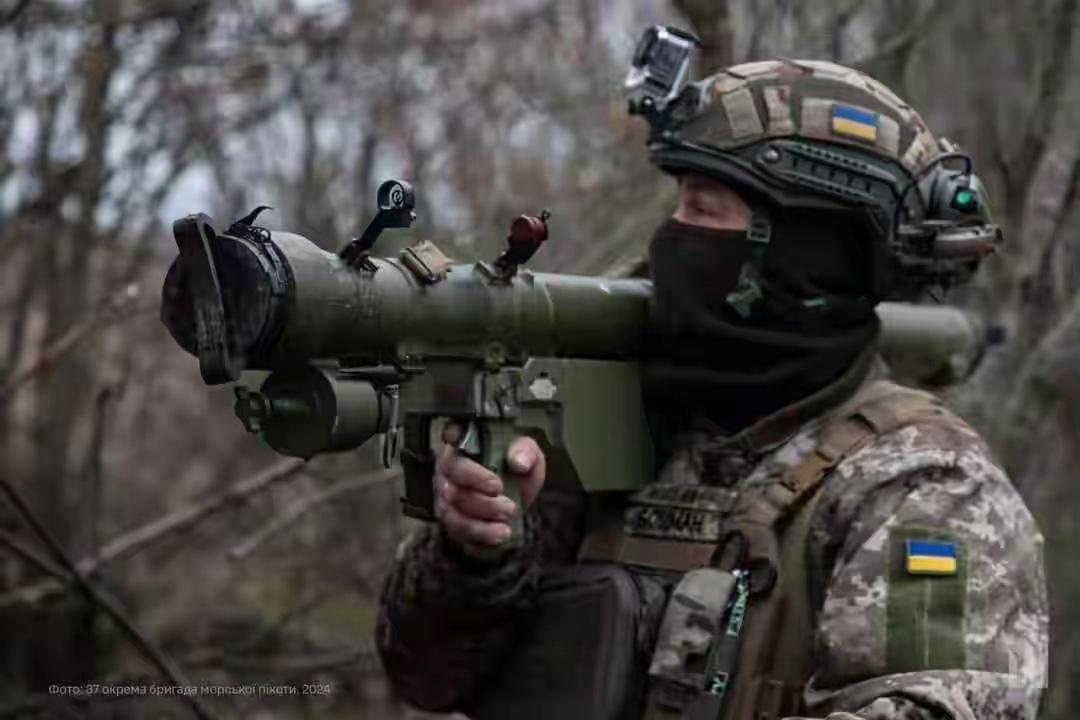 俄军就可以把乌克兰整个指挥系统看个干净，等于是直接拿到了乌军1500名核心军官的