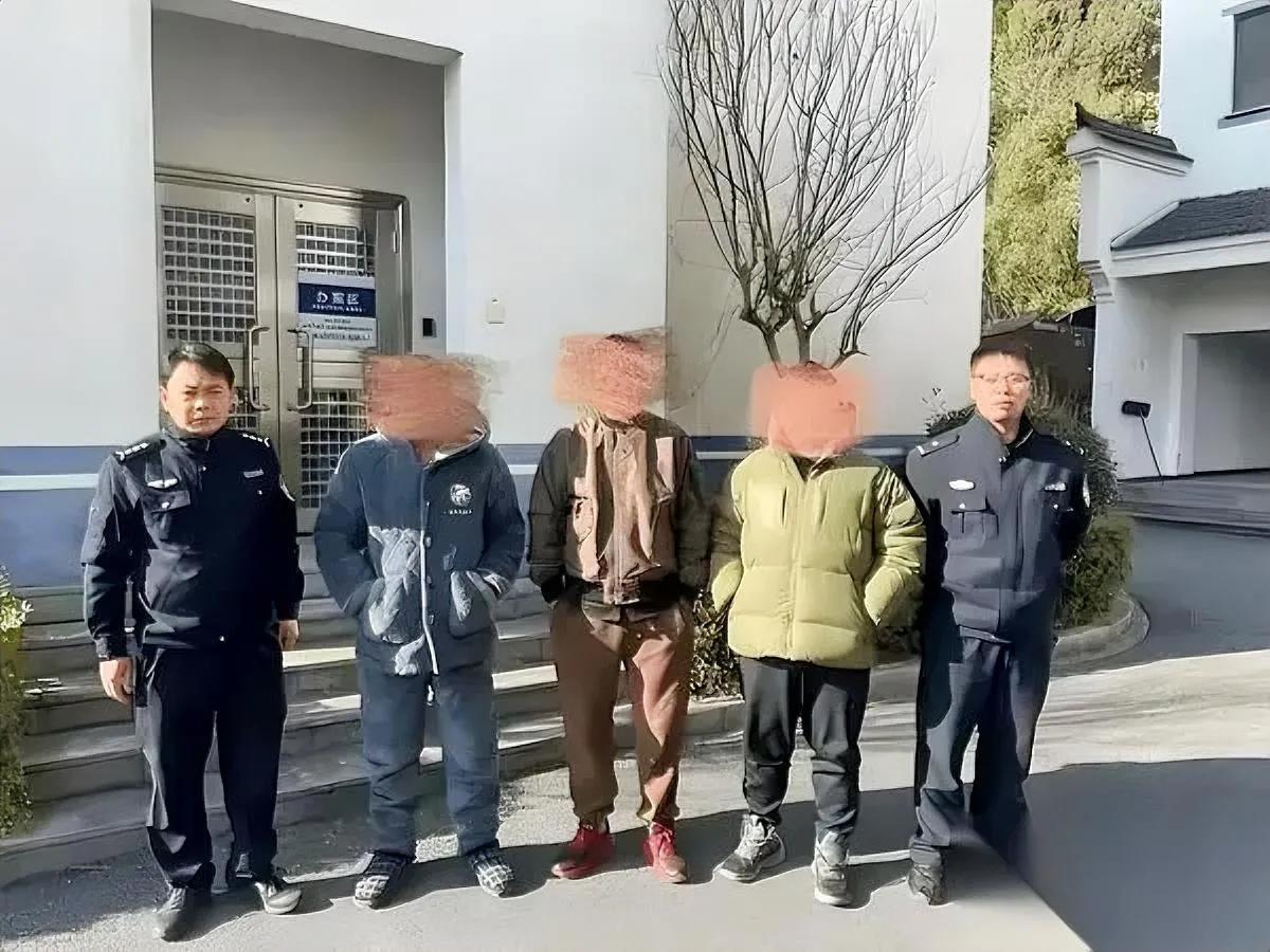 三个男子偷了300斤萝卜转眼全变萝卜丝晒院子里警察找上门时都看愣了！你说