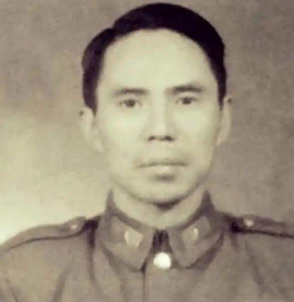 1949年，特务头子毛森，抓捕了一个交际花小姐，审讯时，毛森用刀划开她的衣服，轻