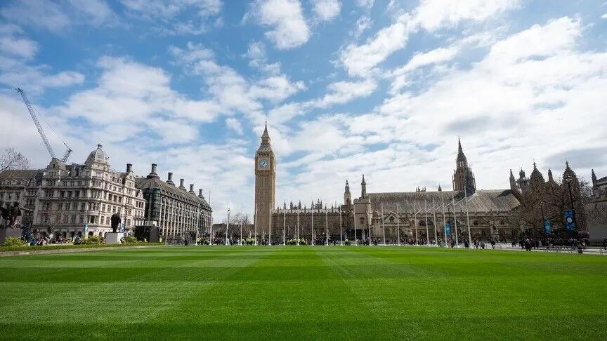 当年英国在全球到处“分而治之”，如今这把刀扎回了自己身上。苏格兰、威尔士、北爱尔