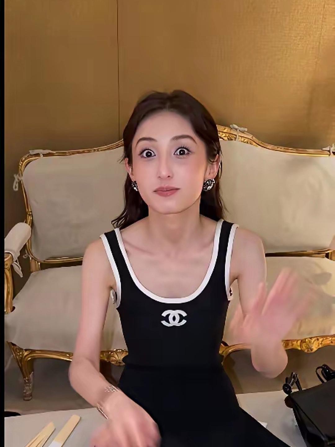 这是张子枫，也太瘦了吧