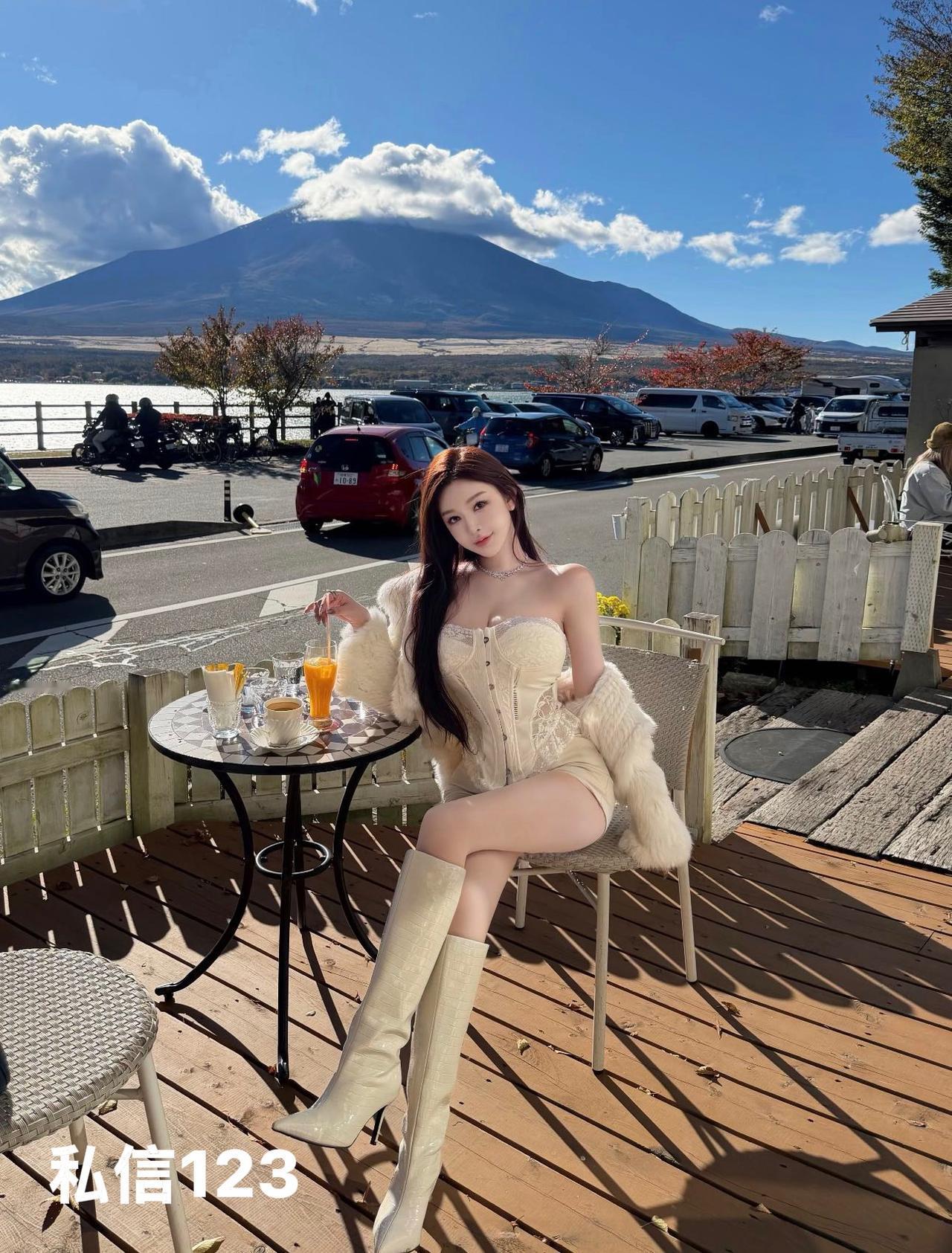 气质颜值美女分享美女穿搭服饰你是“耐看”还是“惊艳”型女生?人最难悟透和看破