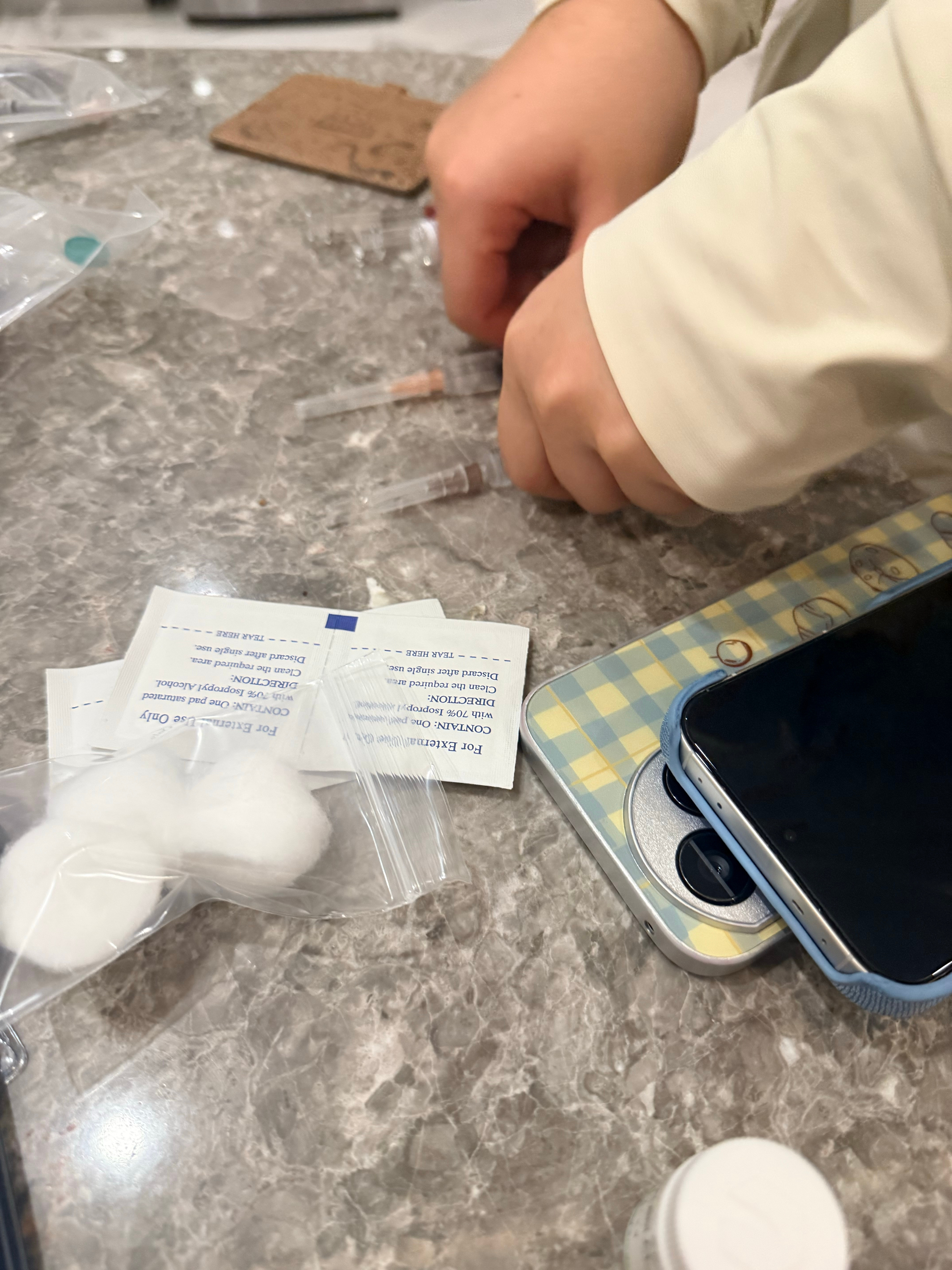 打完了。睡觉了。还有24小时就要手术日了。晚安29号凌晨到达合肥。一个人开