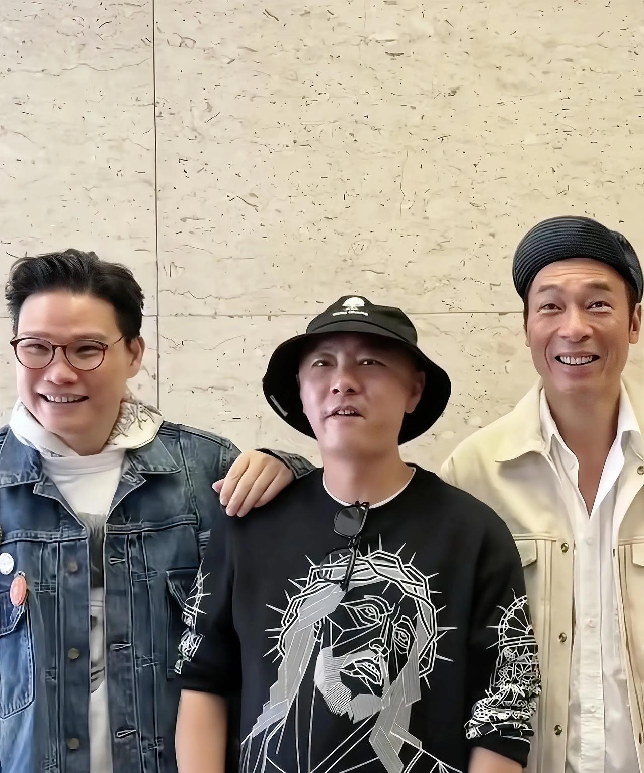60岁张卫健久违亮相活动，风采依旧。他塑造过众多经典角色，从《西游记》的机灵悟空