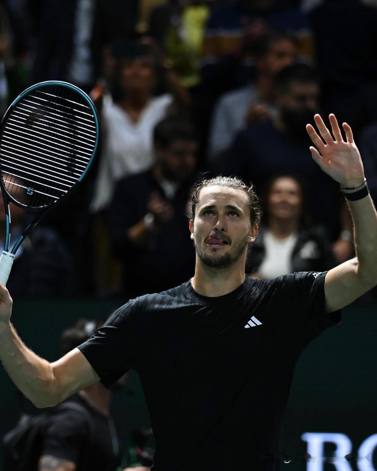 兹维列夫不敌辛纳赛后采访：“很不幸，昨天比赛后肿得很厉害，但老实说，对上杨尼克，