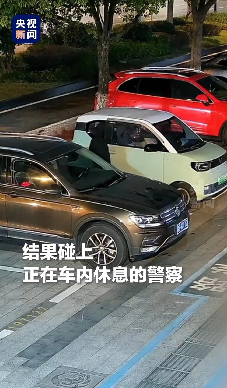 “自投罗网！”江西信州，一名故意戴着口罩、压低帽子的小伙头脑一热竟然想要“拉车门