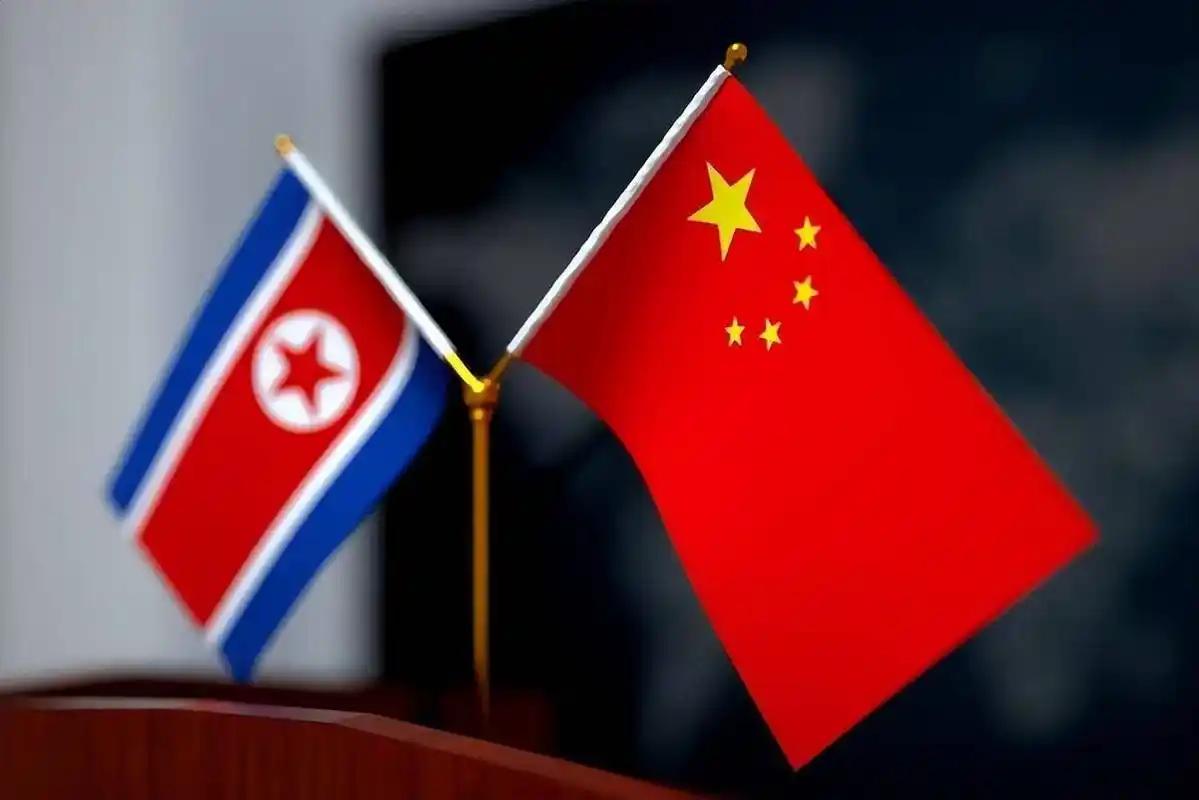 朝鲜、巴基斯坦、柬埔寨不是突然“变心”了，而是在大国竞争中学会了一件事：谁都不能