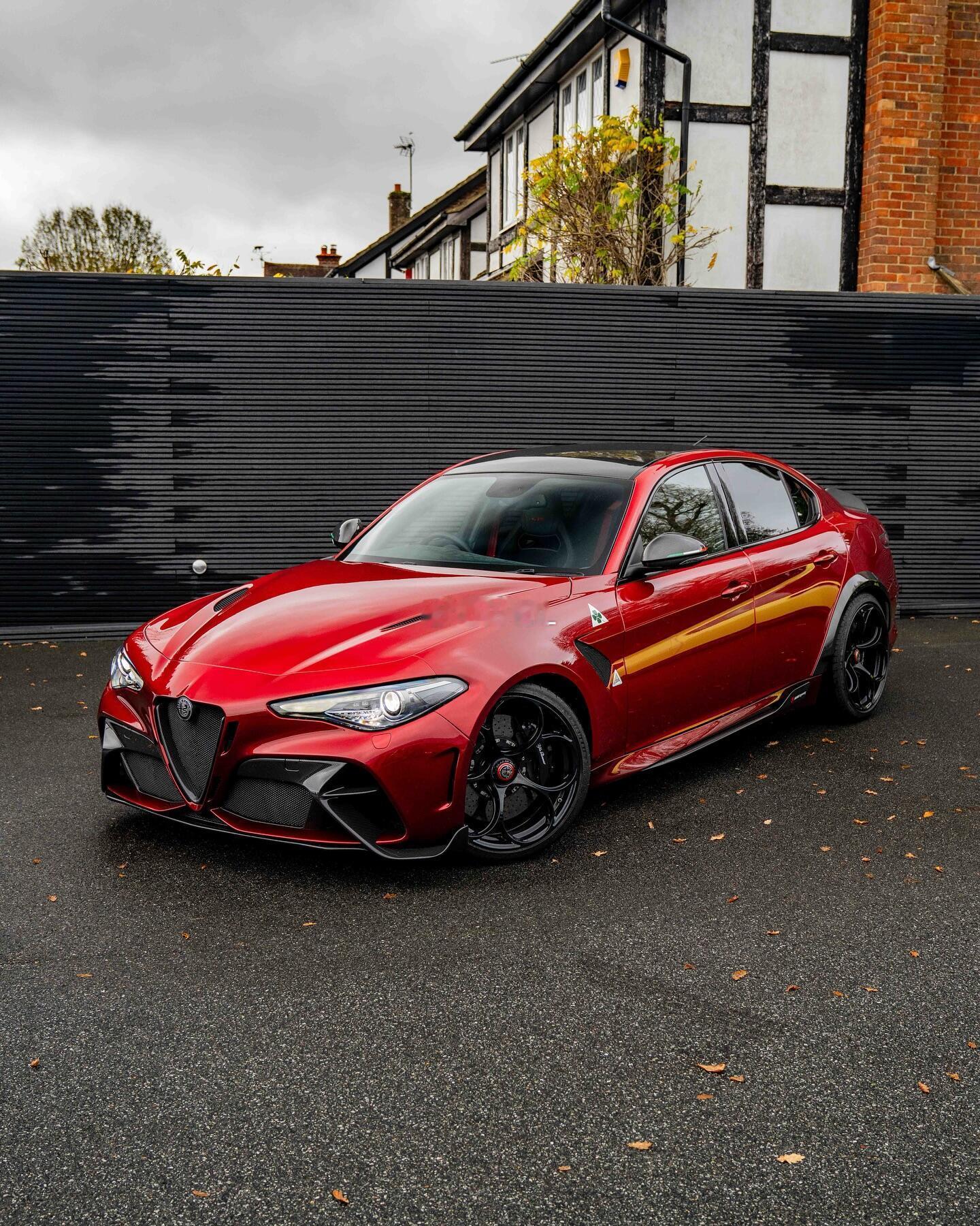 四门性能轿跑。阿尔法·罗密欧极少推出限量特别版车型，但每一次出手，都注定成为传奇