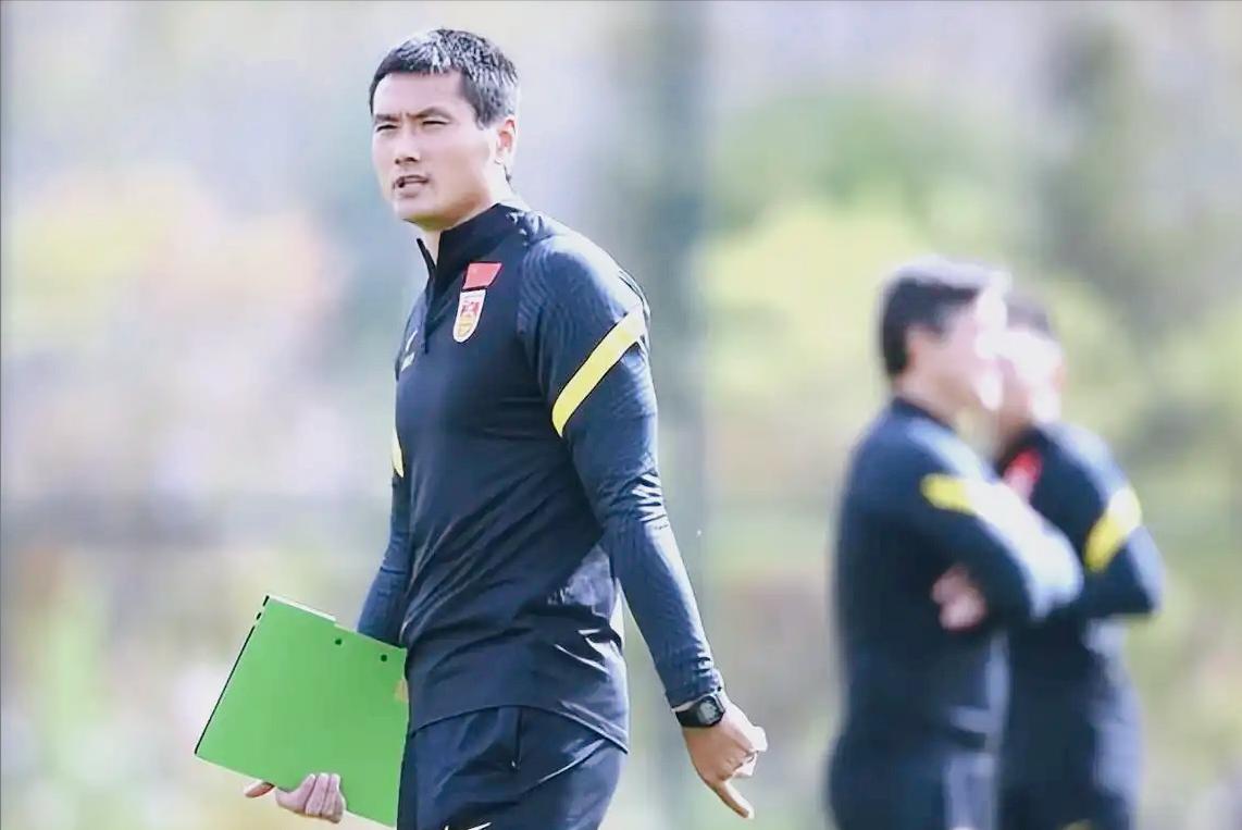 我是看懂了！中国男足正式竖旗，邵一期新年第一训，有一人进队肯定很多人都没想到。