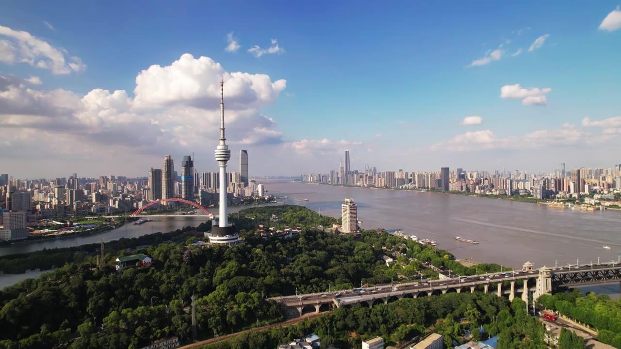武汉财政收入表现来了！2026年1-7月武汉地方一般公共预算收入为1125.