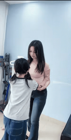 这孩子，这是把她姑姑当什么了，危险，小孩子千万别模仿。