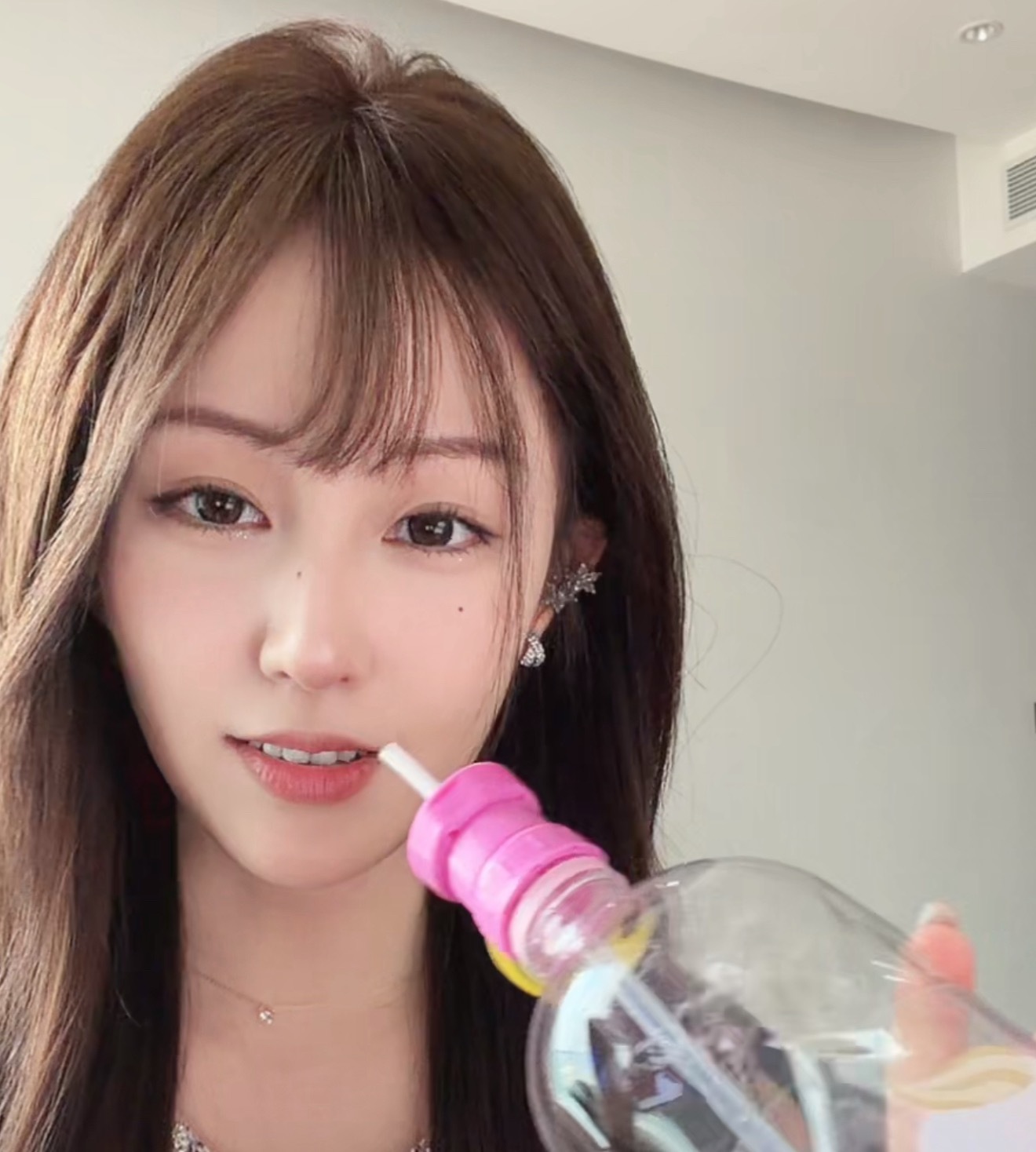 感觉这个网络段子挺搞笑，但是也好像有道理😂工资决定人的外表：1.月薪2000：