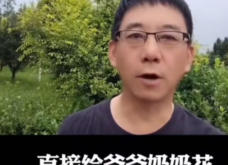 万万没想到，困扰无数人的社保问题，被8岁小孩一句话点透了！小女孩问爸爸：“你每个