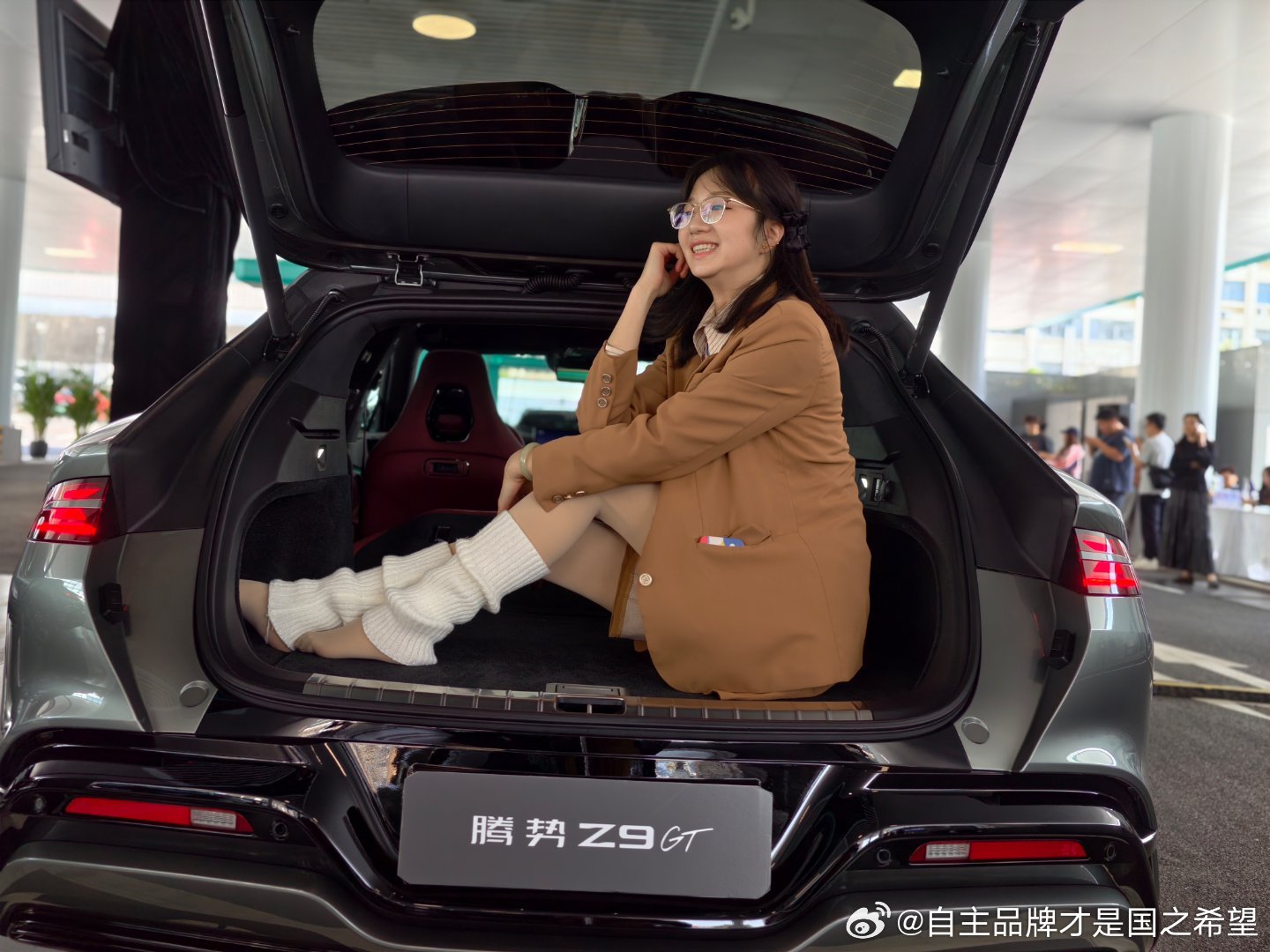 今天参加了z9gt的闪充体验现场都是工程车到明天腾势才会交付第一辆Z9g