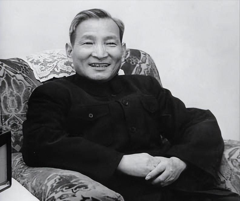 1969年的南昌青云谱，冬天湿冷，院子里也显得格外安静。陈云被安排到江西化工石油