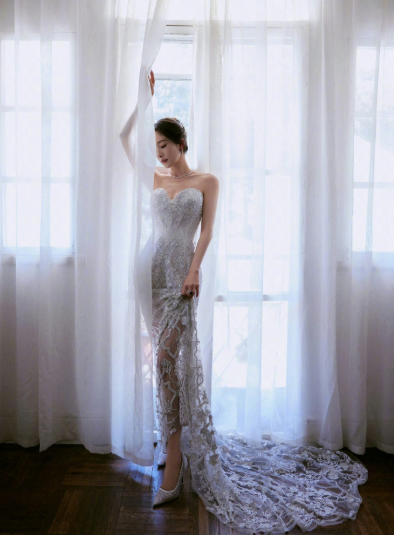 杨幂还是太权威了​​​！礼服太高级了