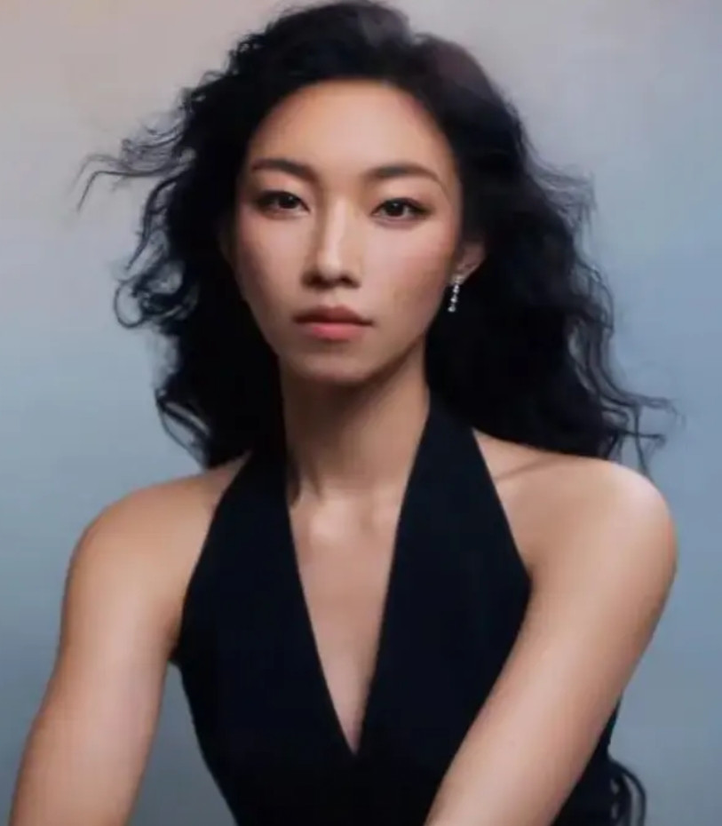 不得不说，长安的荔枝中演技最好的女星出现了，她就是那尔那茜，不查不知道，一查吓一