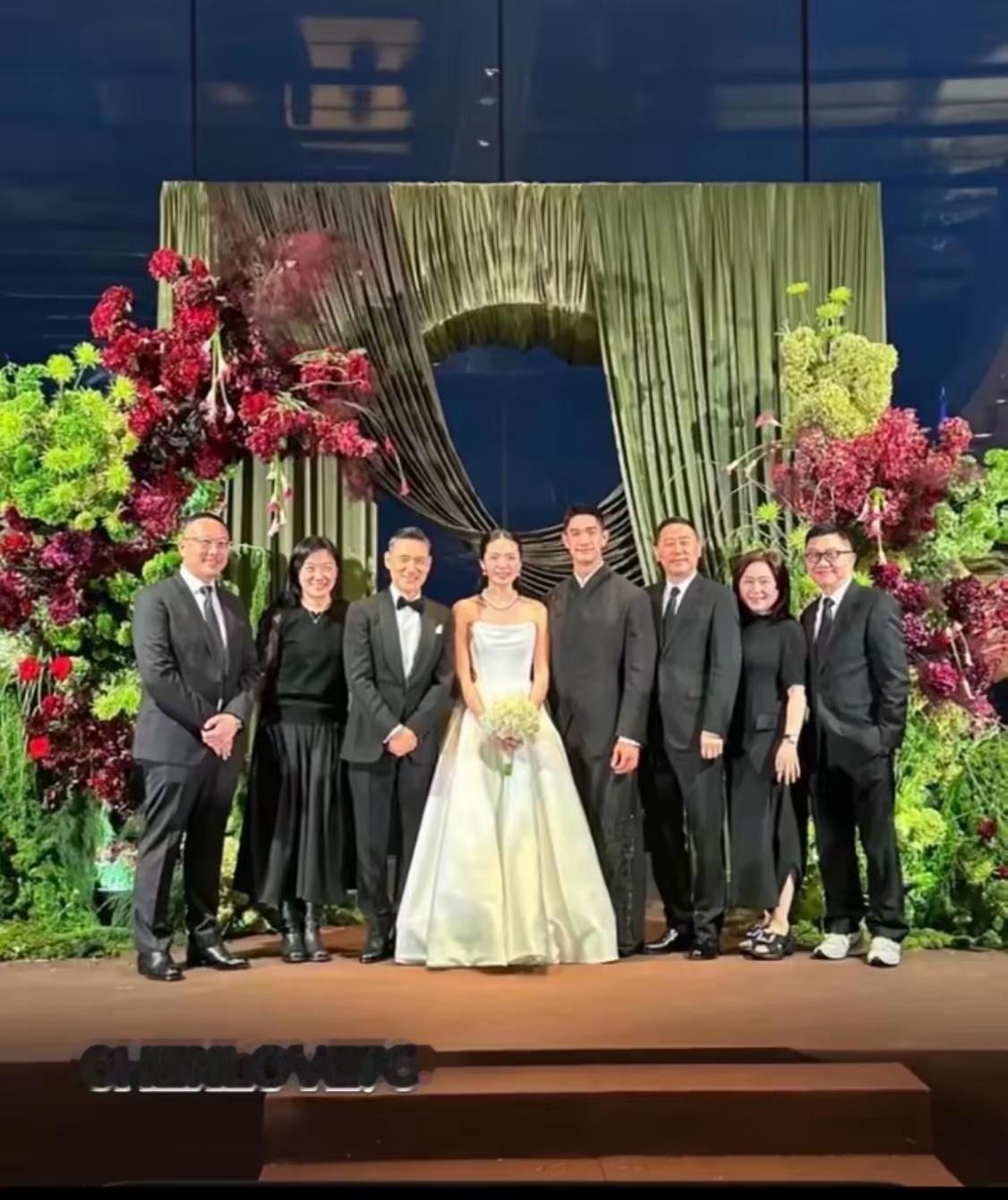 吴婉芳二儿子大婚，张学友以干爹身份坐主桌，郑伊健夫妻出席婚礼