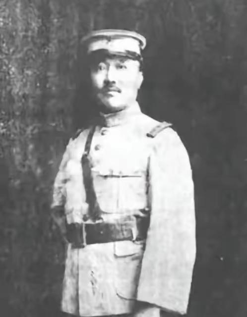 1938年，日军少将带16个军官视察伪军师长黄宇宙的队伍，期间，他感觉不对劲，正