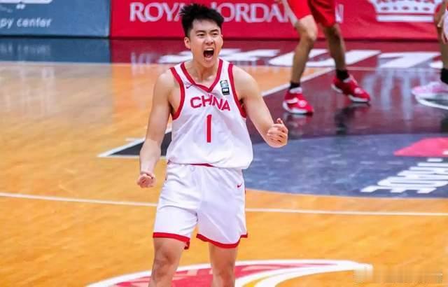 段睿骐加盟辽宁段睿骐国青身披1号、四川男篮身披7号，可惜辽篮目前1号付豪、7号目