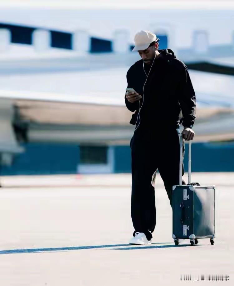 ESPN的预测真是太让人费解了！明天快船将会坐镇主场迎战实力不俗的76人，今天E