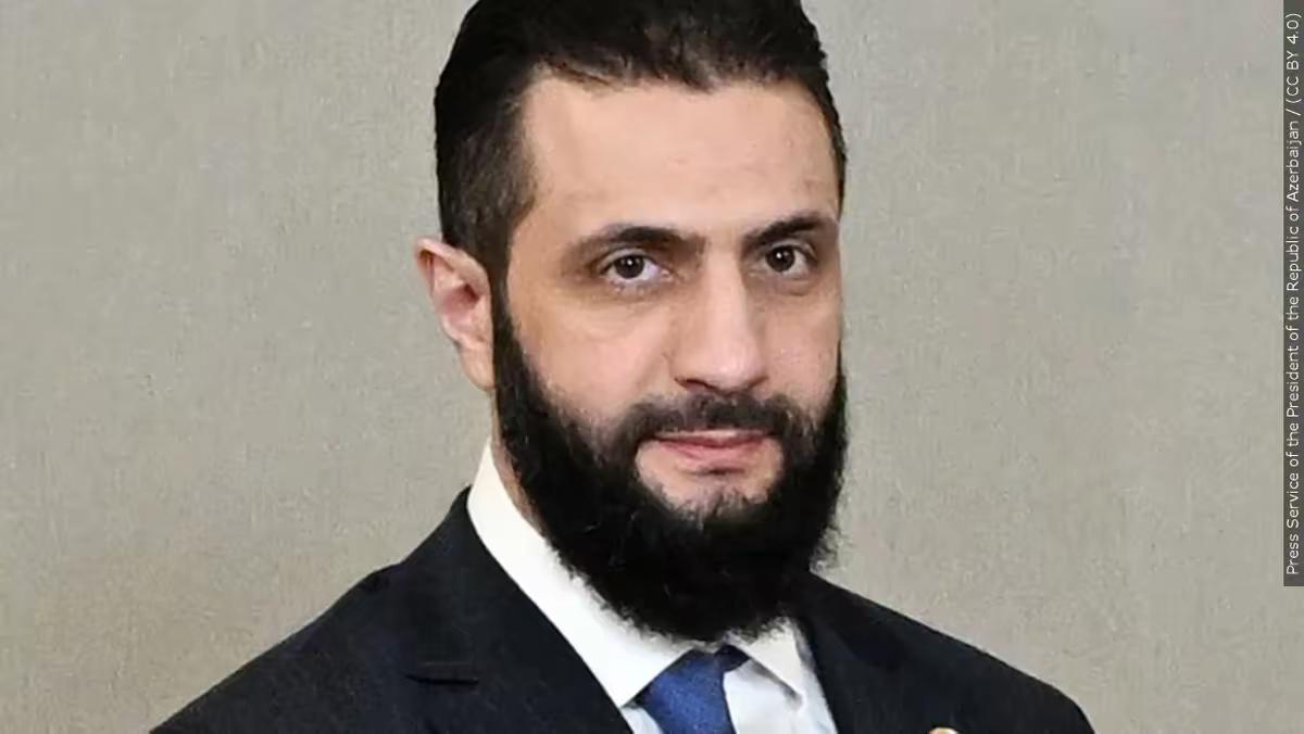 朱拉尼跟沙特王储一样，拍相片也会开美颜，自己拍的相片跟外国给他拍的相片根本不一样