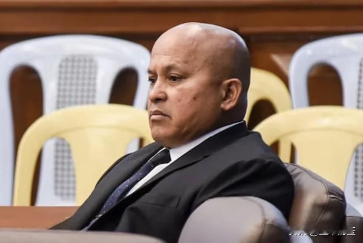 菲律宾参议院少数党领袖艾伦·彼得·卡耶塔诺批评菲律宾政府及参议院未能向参议员罗纳