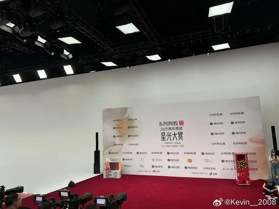 今年腾讯星光大赏的舞台也太简陋了吧？