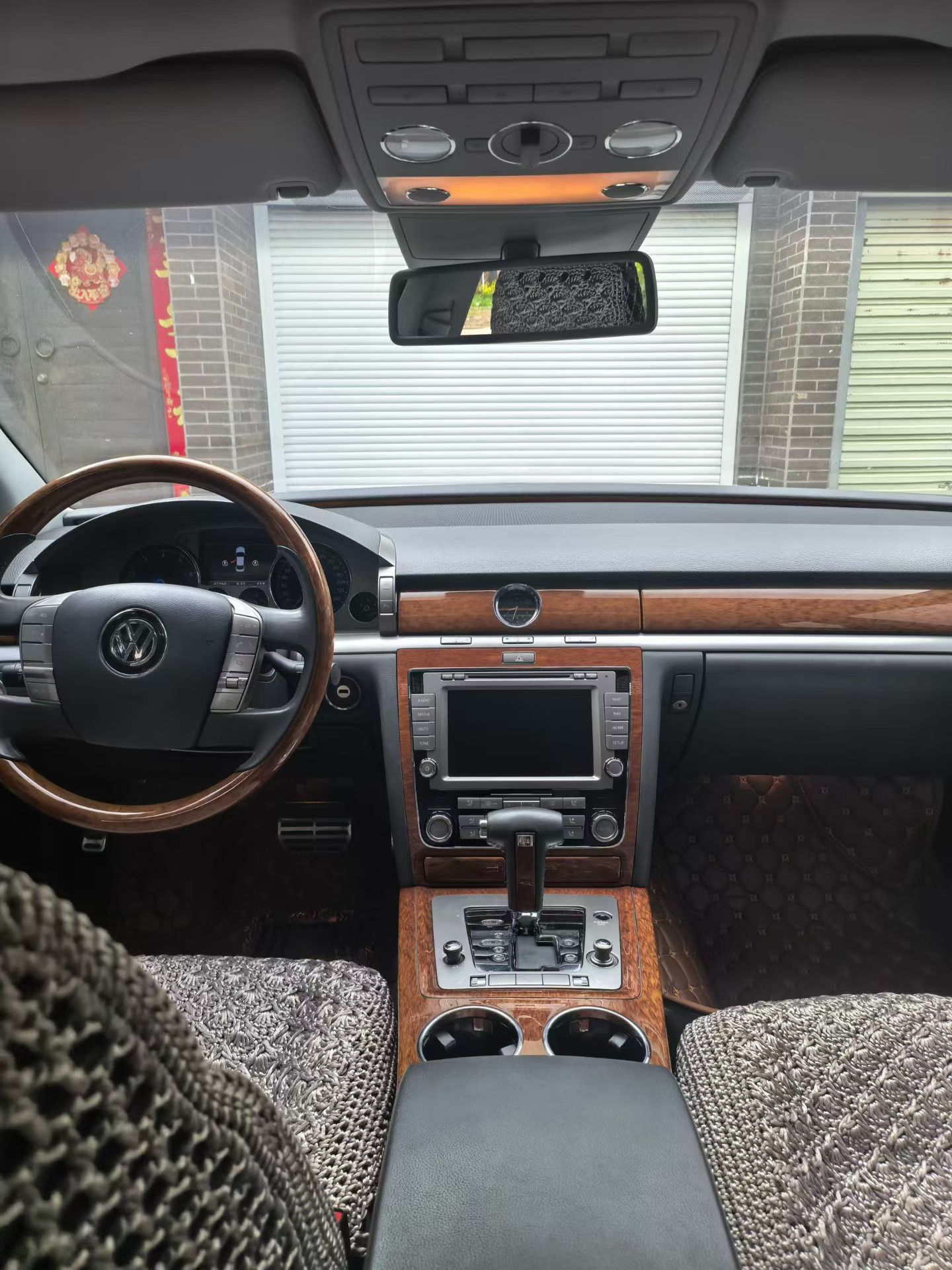 买了台辉腾12年一手6万公里3.6L，带丹拿音响和底升除了颜色不喜欢，其它