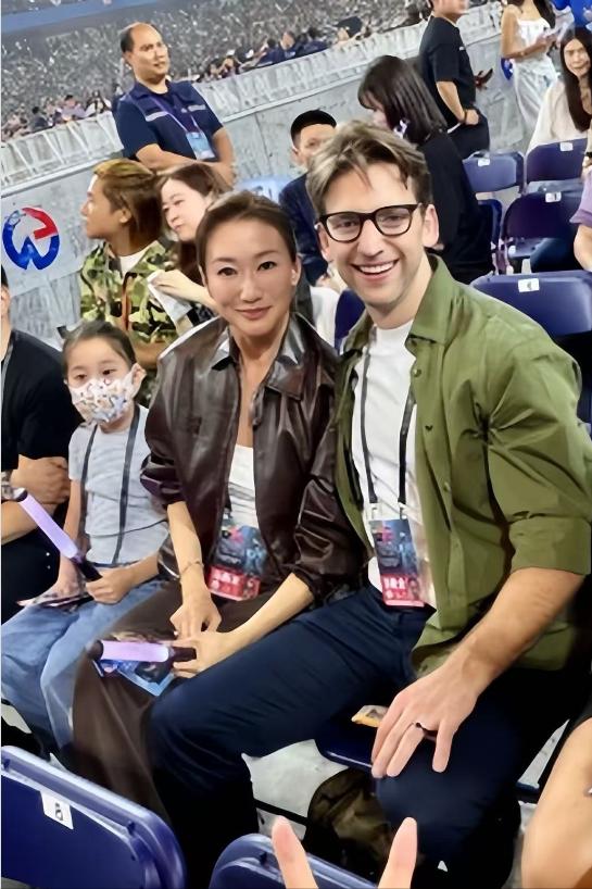 3月22日谢霆锋深圳演唱会，台下藏着神仙家属！谢婷婷带着全家跨洋赶来撑场，没