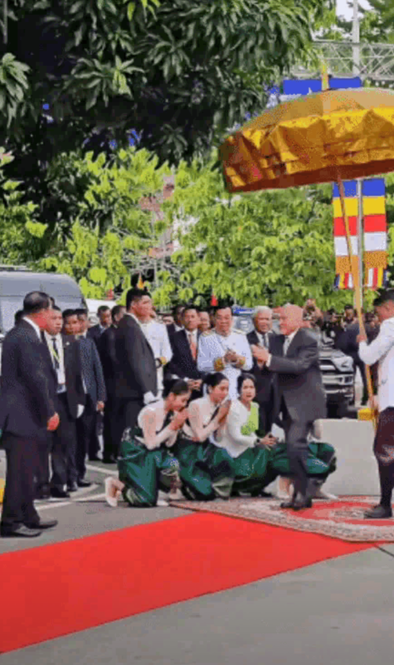 在柬埔寨，提起首相洪森，大家都知道他掌权几十年，根基深厚，实权在握。坊间甚至有人