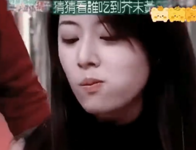 第一个发现她和霍建华长得像的，眼光是真毒，特别是她挽头发的时候​​​