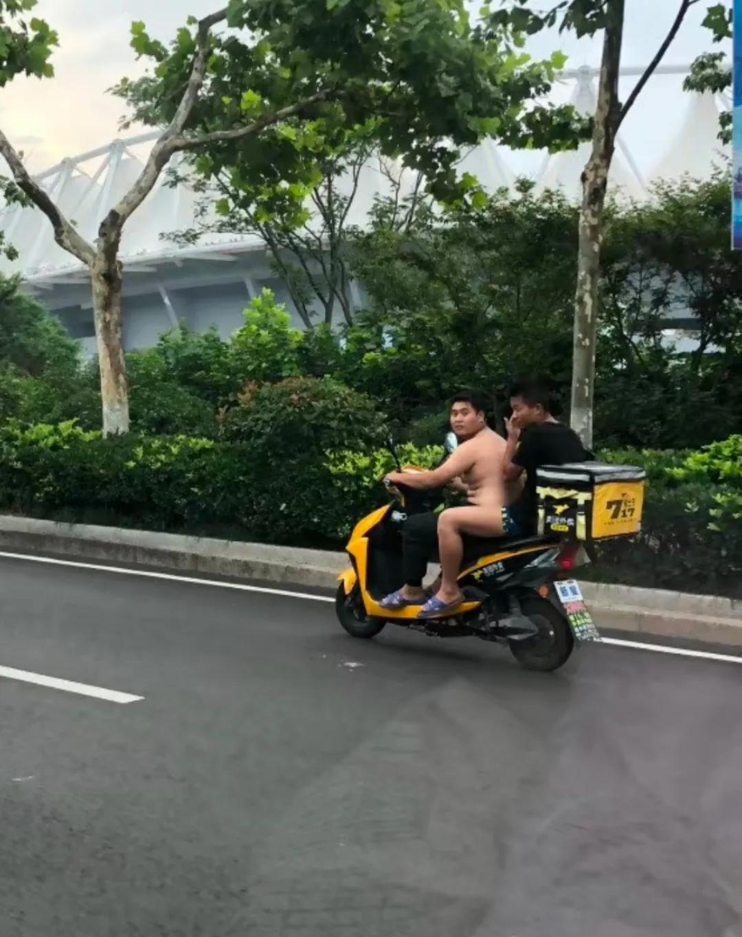 我戴上眼镜花了好几分钟才看明白了！