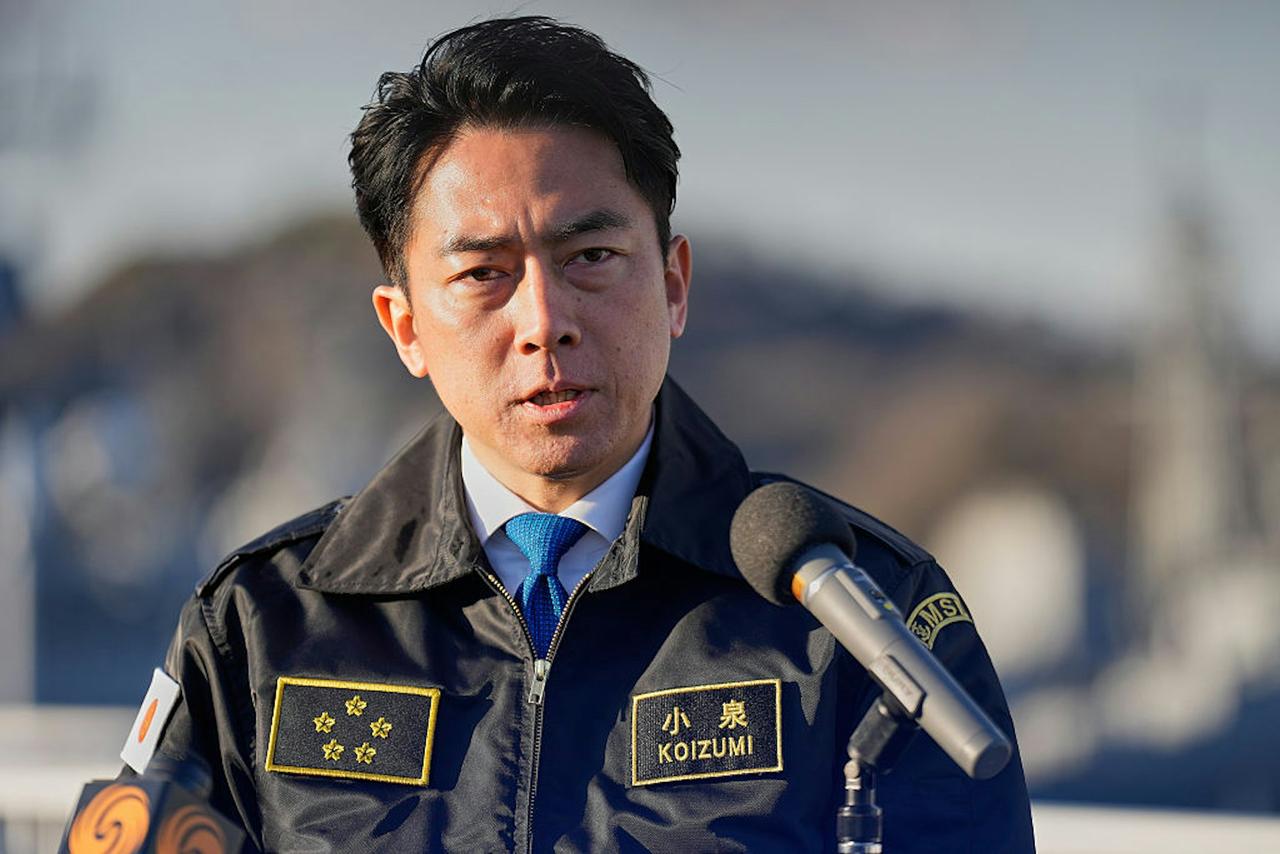 日本地震小泉失踪，防卫大臣躲进餐厅吃牛排，日本民众怒了日本东北外海爆发7.7