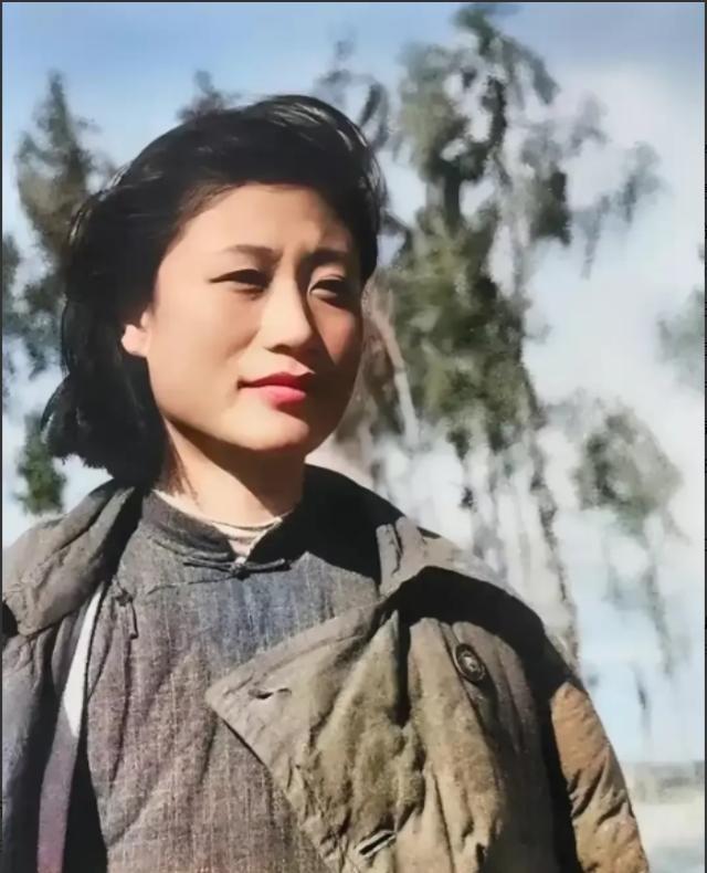 1942年1月，日后的开国上将，时任新四军三师副师长的张爱萍，在参加会议时