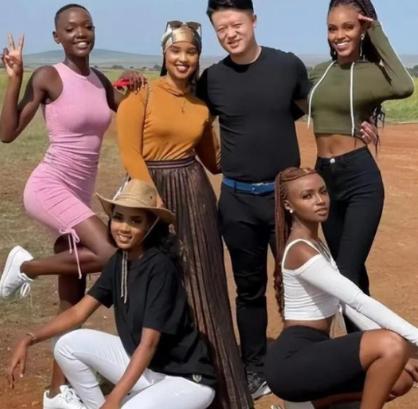 每年有几万中国人去非洲，为何去了就不想回来？非洲姑娘说出原因，据说，每年都有好几