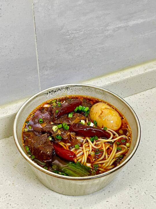 原汤红烧牛肉面吃吗？附详细做法～