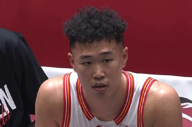 贺希宁太不理智了！！！在深圳马可波罗2:0淘汰浙江稠州的末节比赛中发生罕见一